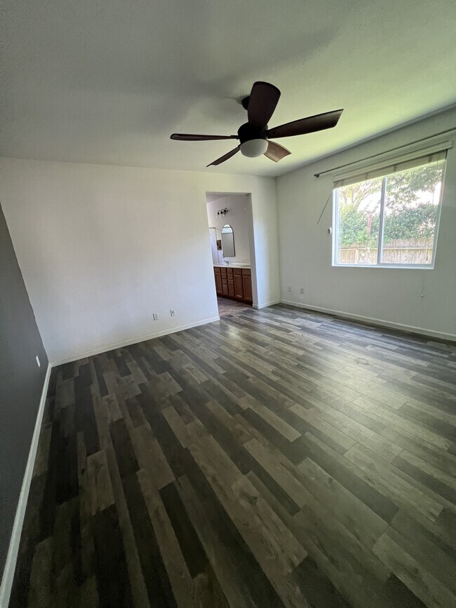 Building Photo - 1927 Spoonbill Rd