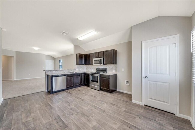 Foto del edificio - 14508 Strata Rd
