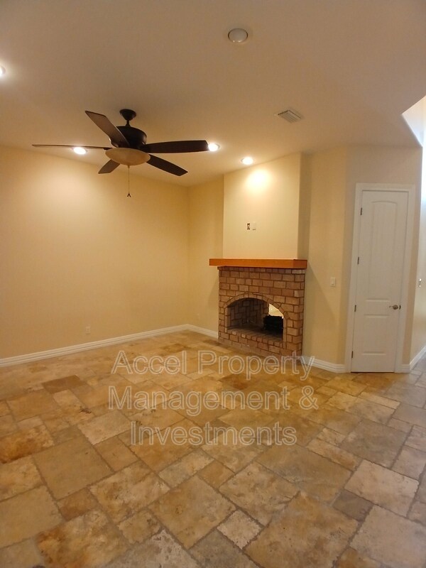 Foto del edificio - 2423 W Hampton Ave