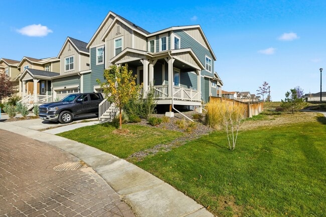 Foto del edificio - Modern 3-Bed 2.5-Bath Home on Corner Lot i...