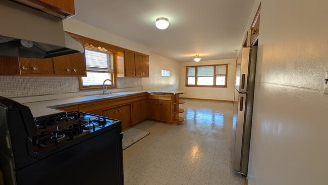 Building Photo - 4346 S Karlov Ave