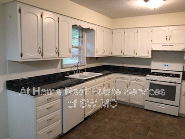 Foto del edificio - 2437 S Virginia Ave