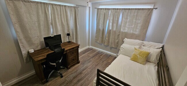 Foto del edificio - 94-1113 Lumiauau Street, Unit C