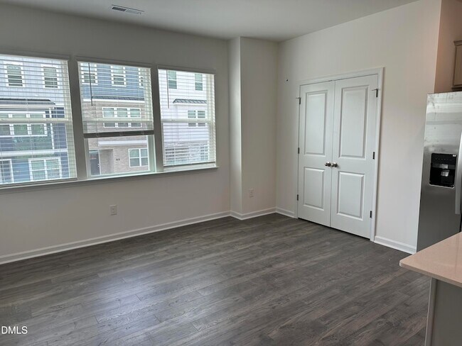 Foto del edificio - 701 Grafton Frst Ln