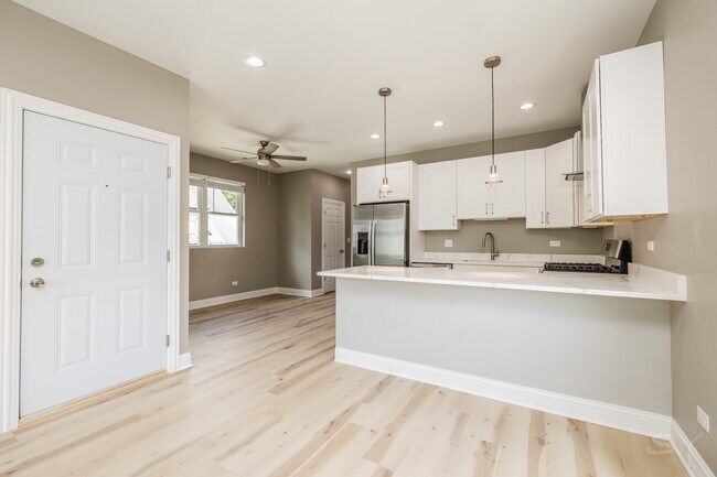 Photo - 723 N Waller Ave Apartment