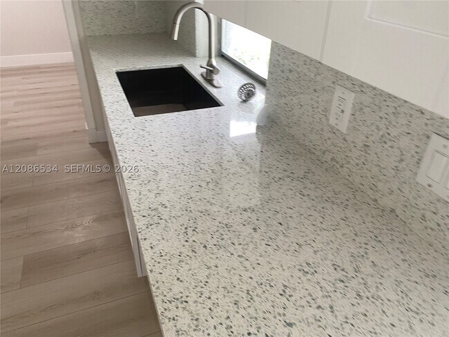Foto del edificio - 5010 NW 22nd St