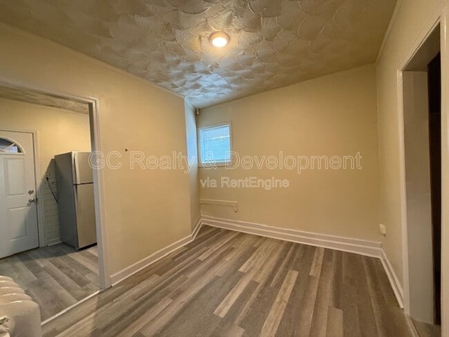 Building Photo - 214 Dupage St