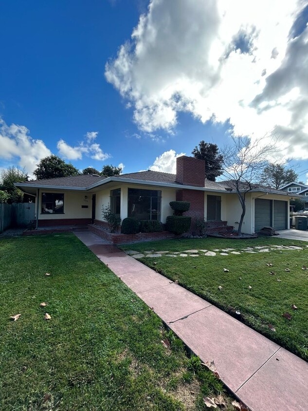 Primary Photo - 3 Bedroom 2 Bathroom Single-Story House