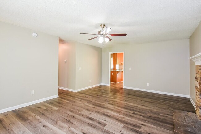 Building Photo - 1003 Mission Rd SW