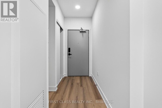 Building Photo - 758 Dovercourt Rd