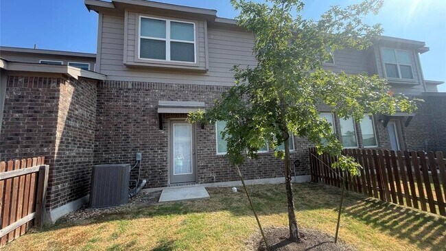 Foto del edificio - 603 Caterpillar Ln