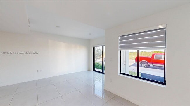 Foto del edificio - 14546 SW 260th St