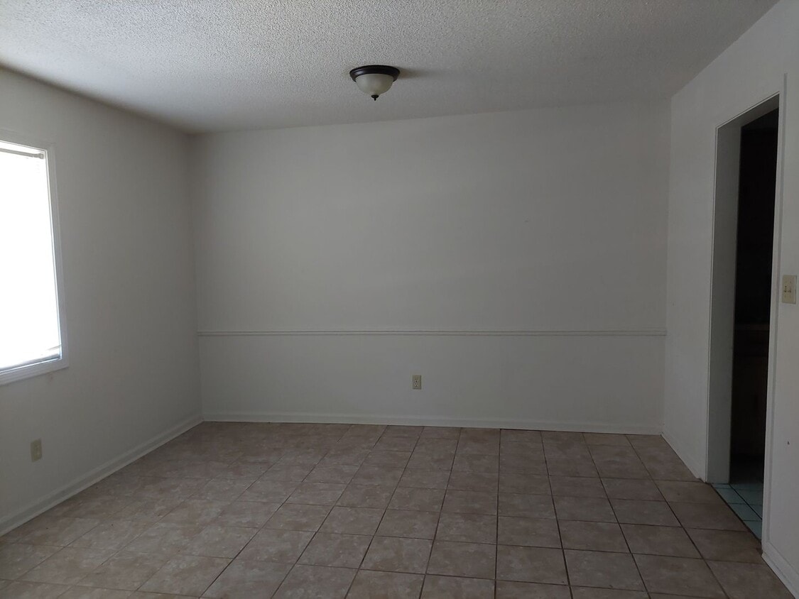 Building Photo - 1818 Sheffield Dr