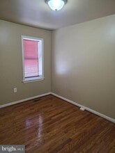 Building Photo - 428 S Jackson St