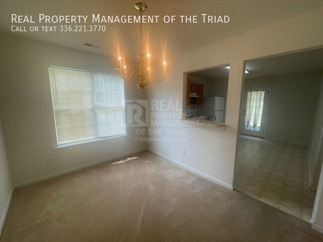Foto del edificio - Amazing Single-Level 2bd/2ba Duplex Unit A...