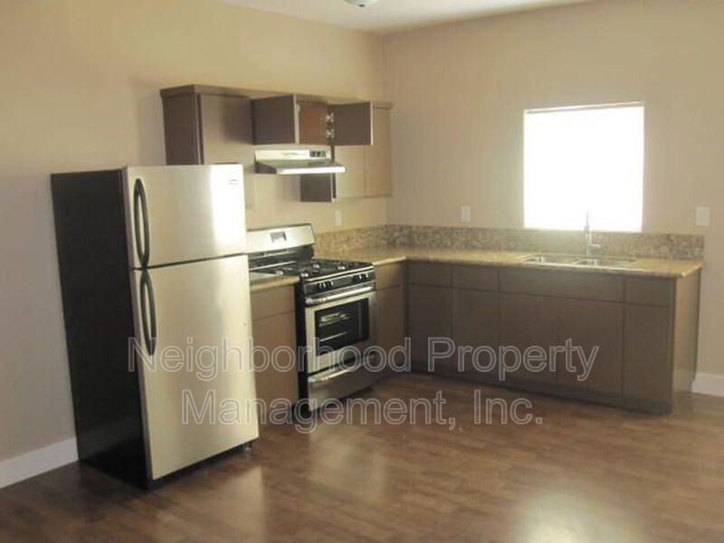 Building Photo - 104 N Calaveras St