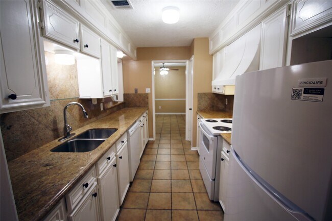 Foto del edificio - 4105 Vista Rd