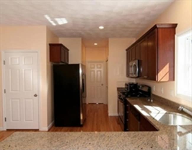 Building Photo - 10 Blue Jay Cir
