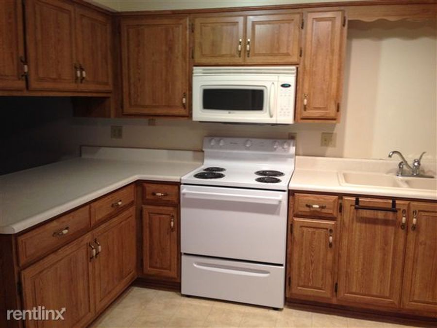 5223 W Loomis Rd, Greendale, WI 53129 Townhome Rentals in Greendale