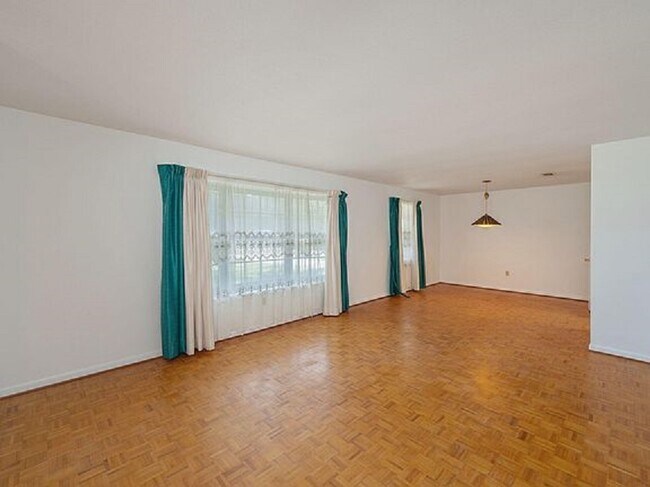 Foto del edificio - 110 Gardenia Ct NW