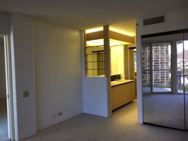 Building Photo - 2-Bed,2-Bath unit in "Honolulu Park Place"