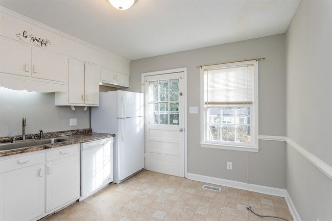 Building Photo - 332 Whitehall Dr