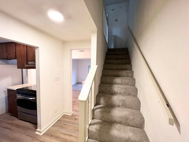 Building Photo - 613 Acorn Grove Ct