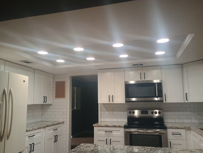Foto del edificio - 2814 Lake Arnold Pl