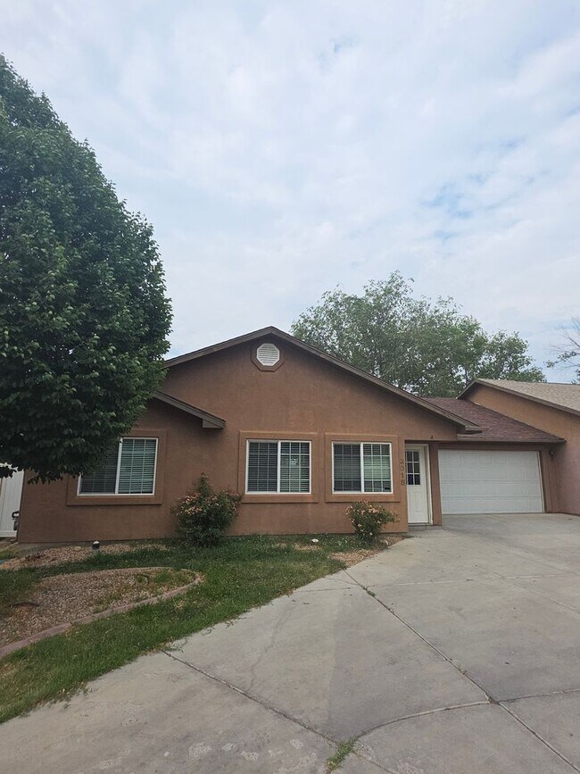 Foto del edificio - 3018 Oakwood Dr
