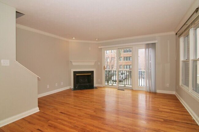 Foto del edificio - Beautiful Mass Ave Townhome!