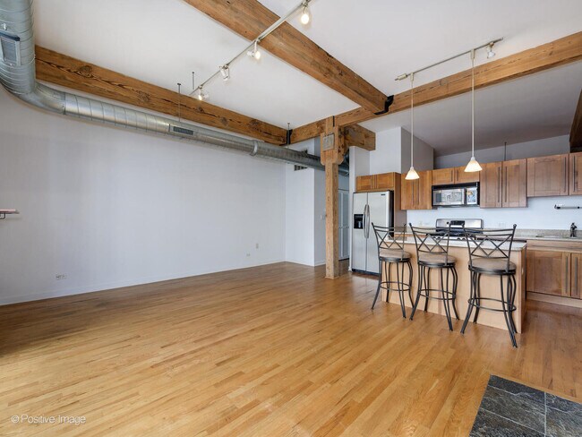 Foto del edificio - 1344 W Madison St