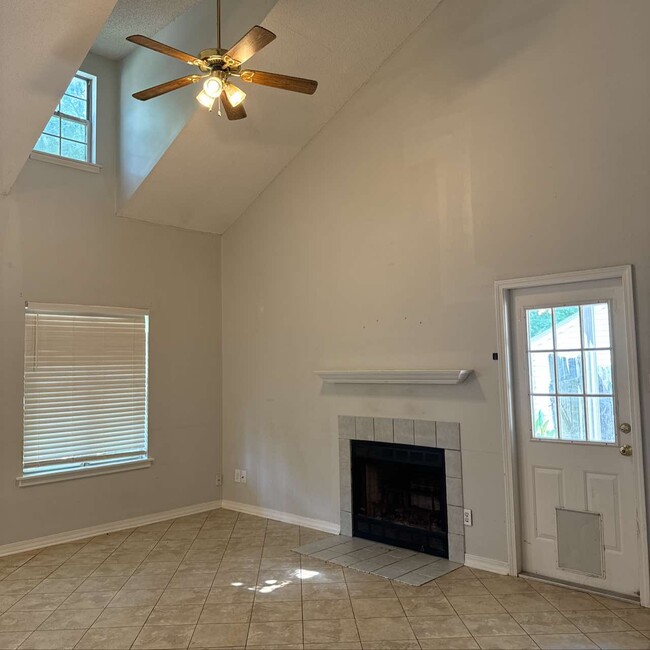 Building Photo - 3807 Green Mountain Dr
