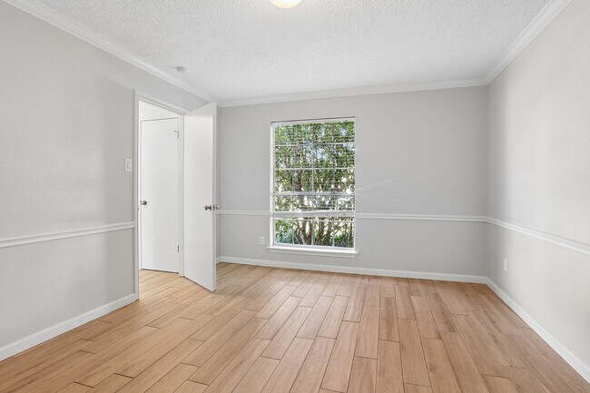 Foto del edificio - 15301 Ecorio Dr