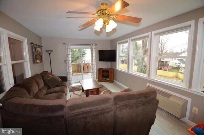 Foto del edificio - 6901 Stoneybrooke Ln