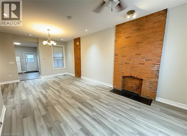 Photo du bâtiment - 126 Park St N