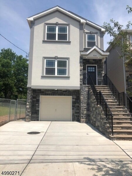 Primary Photo - 339 Pine St