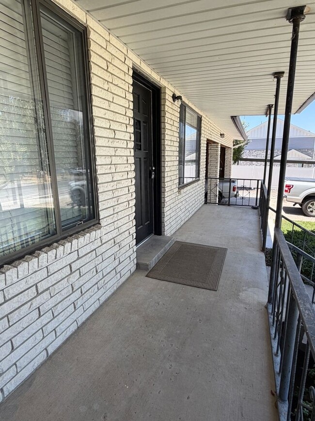 Building Photo - Beautifully Remodeled 3-Bedroom Home with Large Backyard, RV Parking & Modern Finishes in Santaqu...