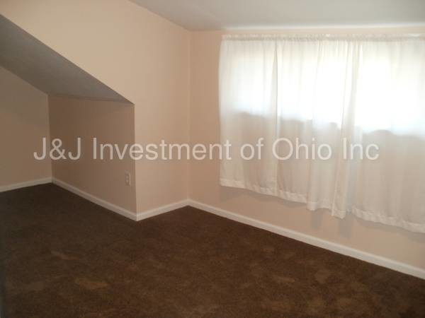 Building Photo - 5433 Flowerdale Ave
