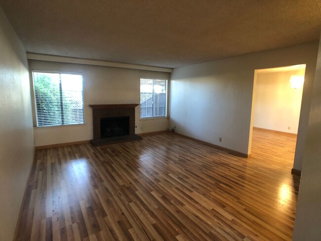 Foto del edificio - Remodeled Almaden Valley Townhouse