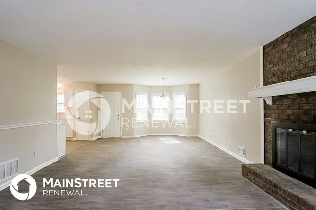 Building Photo - 2440 Hillboro Cir S W