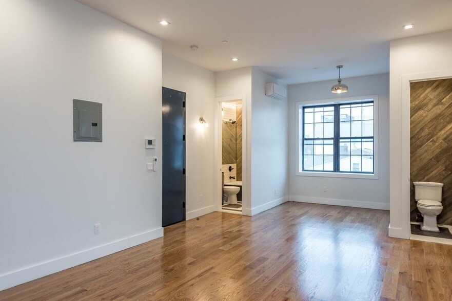 Foto principal - 196 Montrose Ave