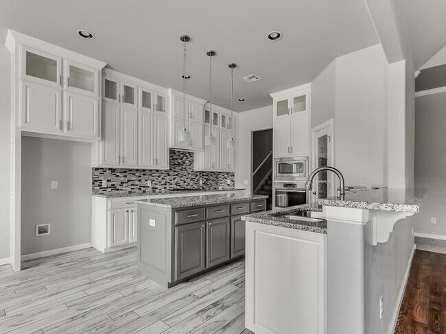 Building Photo - 10405 Cherrywood Dr