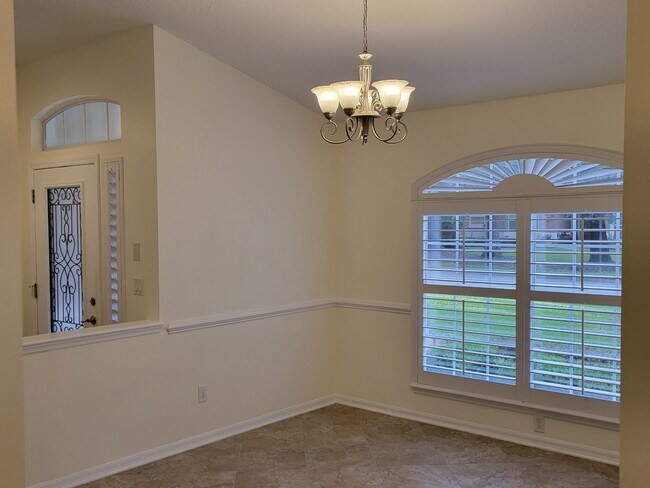 Comedor - 4538 Palmetto Cove Ln