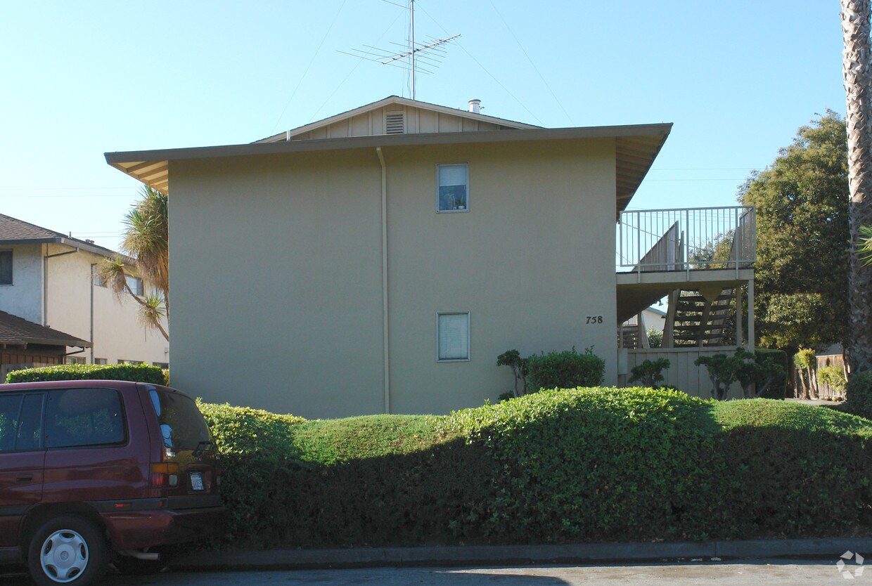 Foto del edificio - 758 Carmel Ave