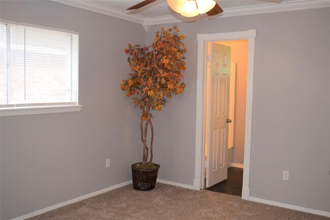 Foto del edificio - 15406 Willview Rd