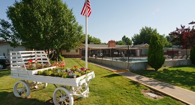 Building Photo - Hillcrest Village