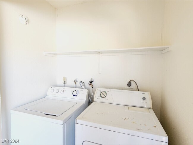 Building Photo - 5265 Indian River Dr