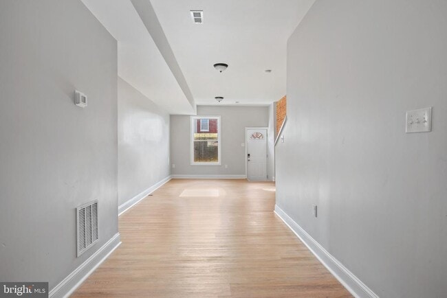 Building Photo - 2624 E Madison St