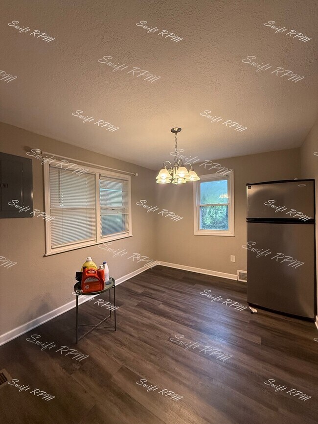 Foto del edificio - 221 E Warren St