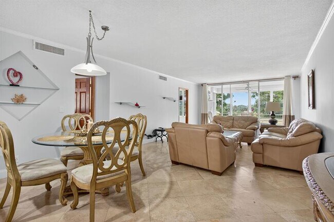 Foto del edificio - 2671 S Course Dr